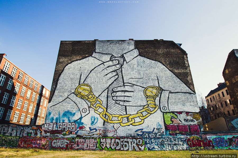 Одно из самых известных берлинских граффити. Берлин, Германия