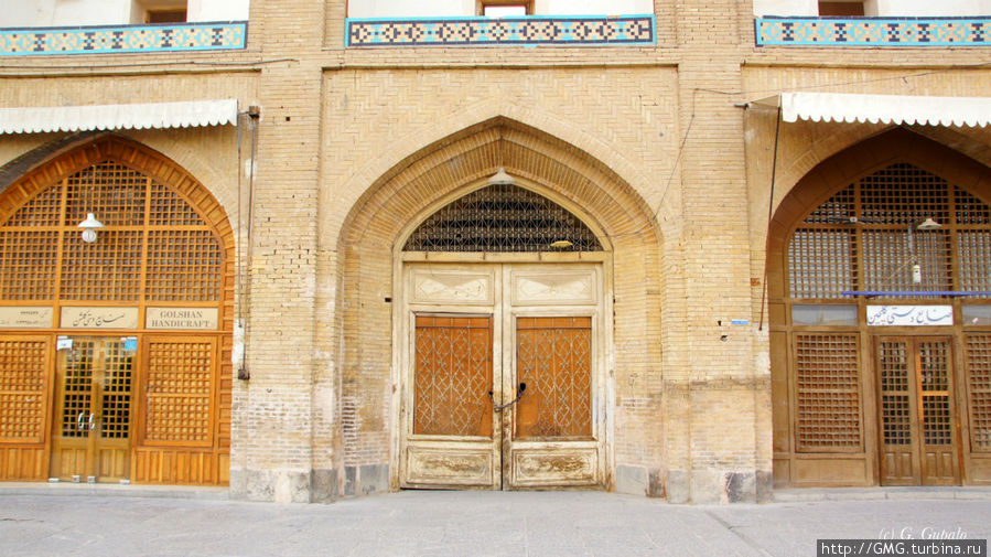 Эти лавки были построены 450 лет назад. С тех порт там мало что изменилось. Только товар и торговцы другие. ) Исфахан, Иран