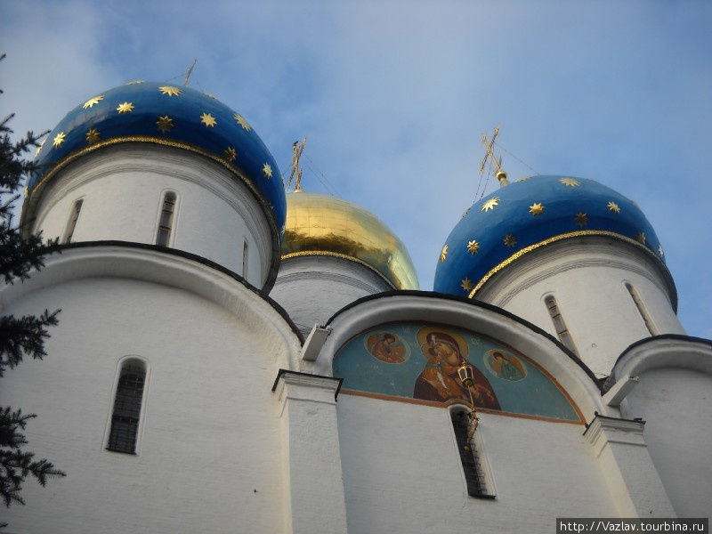 Под стенами собора Сергиев Посад, Россия