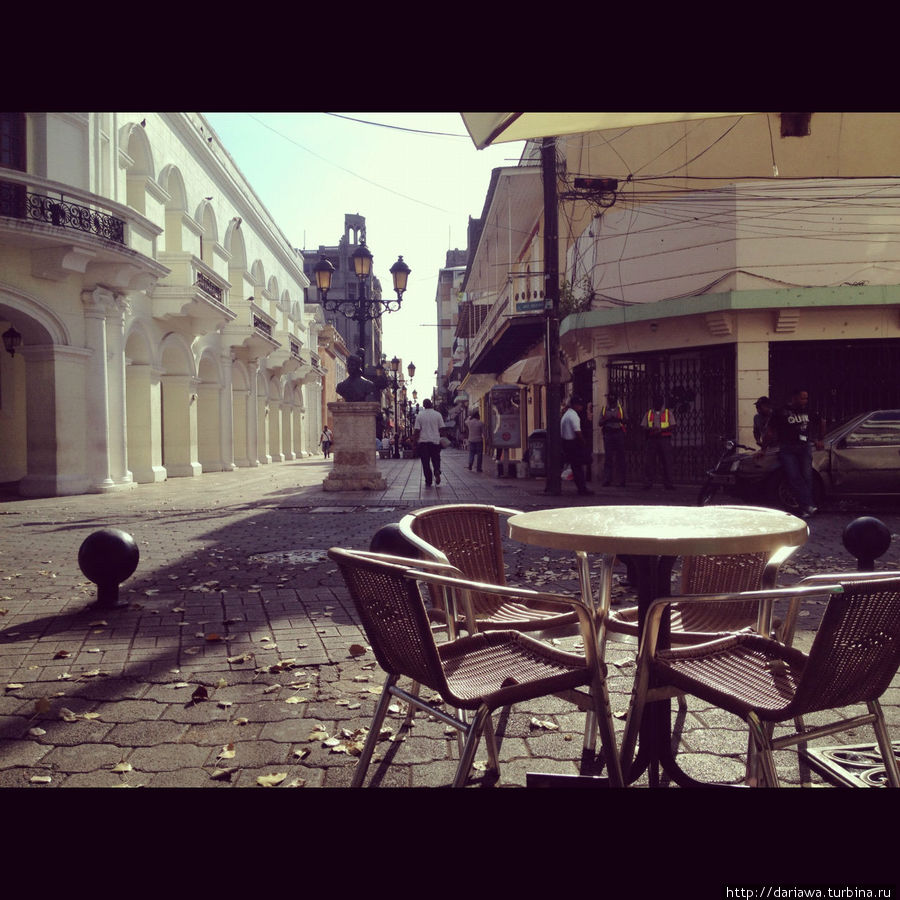 Уличные кафе, напоминающие о Европе. Санто-Доминго, Доминиканская Республика