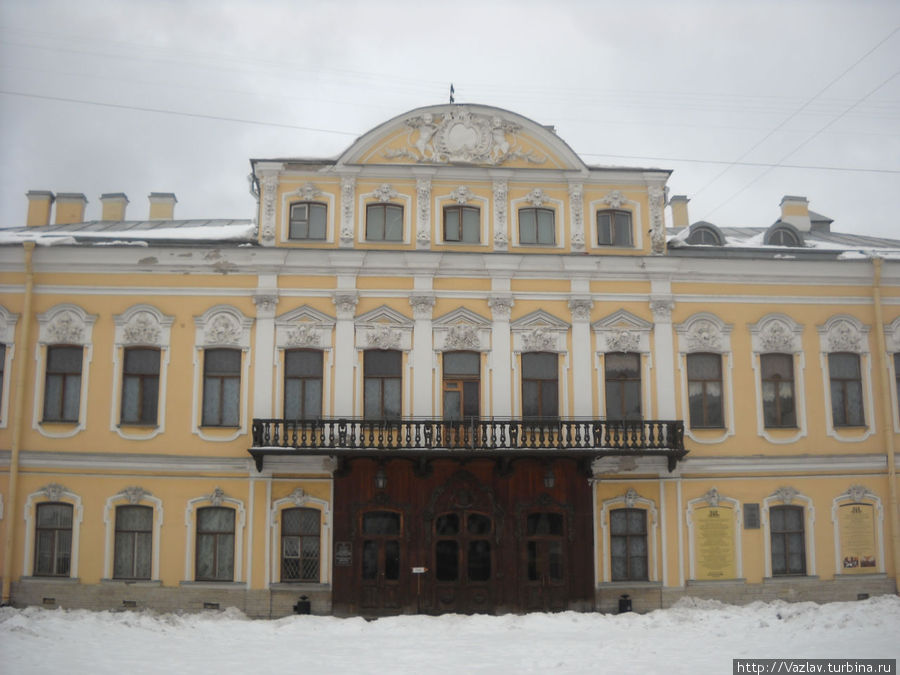 Вид на дворец с набережной Фонтанки Санкт-Петербург, Россия