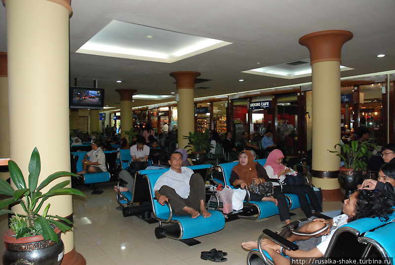 Аэропорт на Бали Денпасар, Индонезия