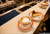 В одно утро прогуливаясь по утреннему городу мы зашли в старейшее римское кафе Antico cafe greco на чашечку кофе.