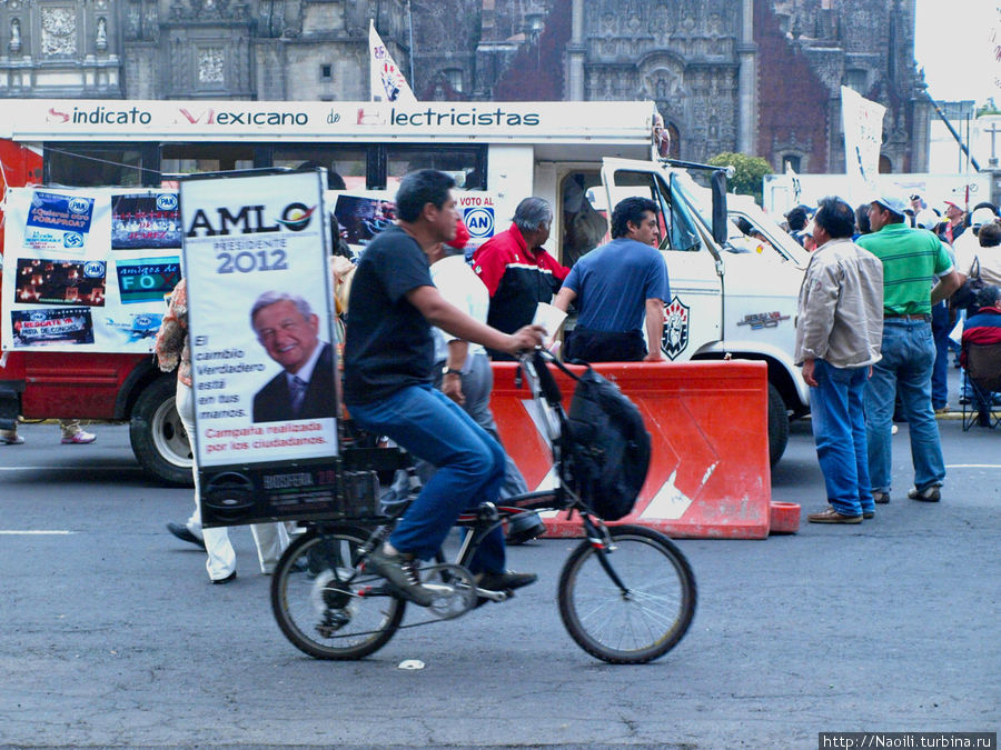 Плакат у велосипедиста в поддержку кандидата от PRD Мехико, Мексика