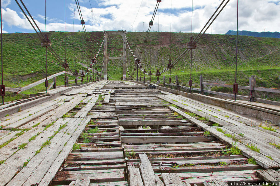 Теперь этот мост находится в ужасном состоянии Республика Алтай, Россия