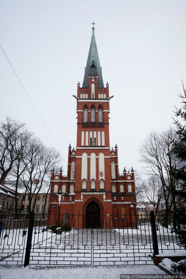 Храм Святого Бруно Кверфуртского — католический храм в центре города. После Второй мировой войны здание церкви использовалось как военный склад вплоть до начала 90-х годов, когда сильно повреждённое строение было передано Министерству культуры для перестройки под органный зал. В июле 1993 года храм вернули католической общине. Калининградская область, Россия