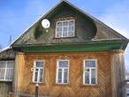 Напоследок — любимейшее фото в любом провинциальном городке: спутниковая тарелка на деревянном домике :))