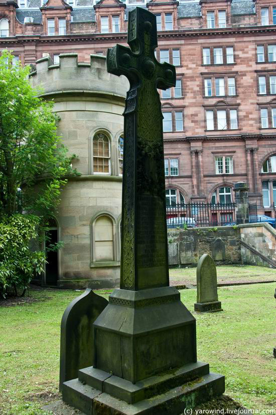 Рядом с церковью находится старое небольшое кладбище Эдинбург, Великобритания
