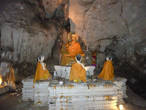 Алтарь в  пещере Tubtao Cave.