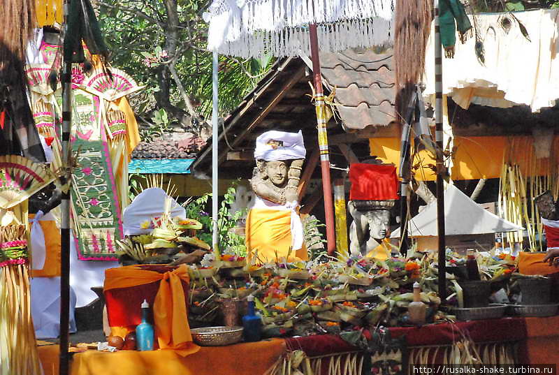 Боги Бали: Сарасвати Негара, Индонезия
