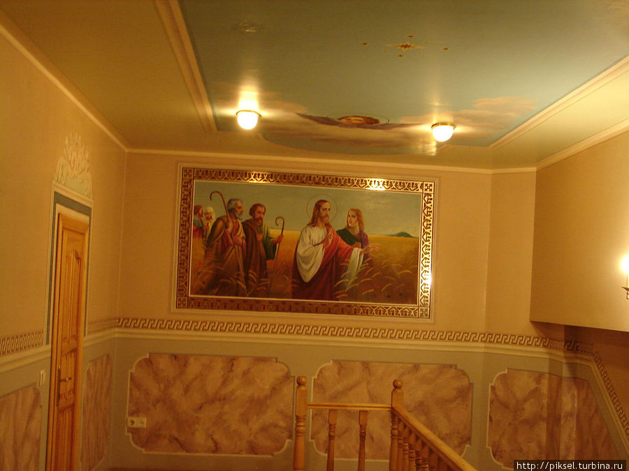 Стены расписаны на темы библейских сюжетов Киев, Украина