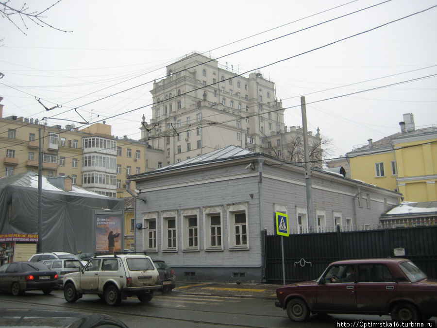 Дом не деревянный, как кажется, а каменный Москва, Россия