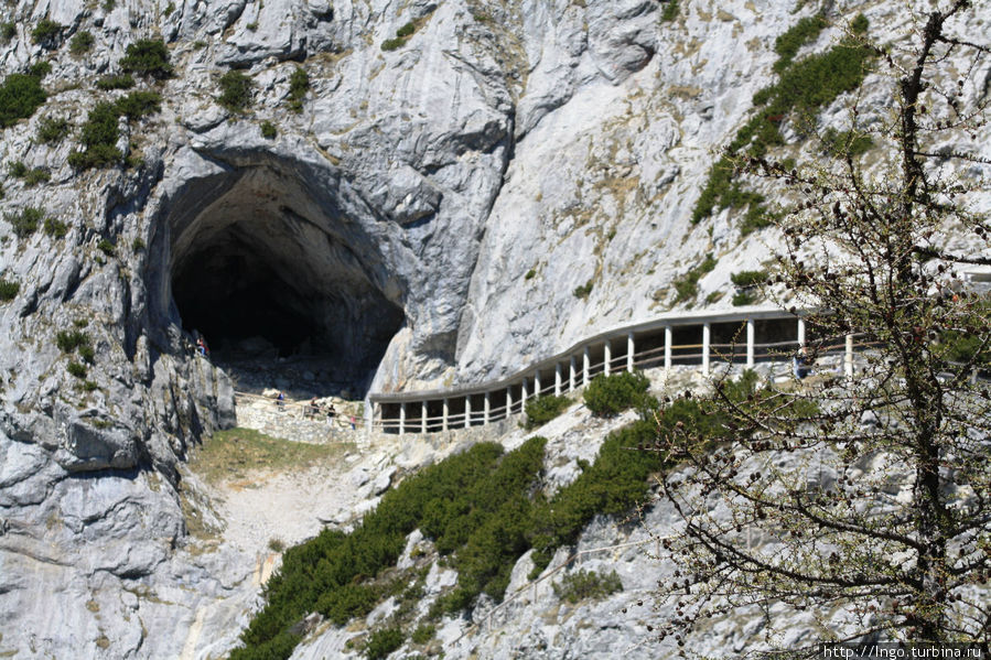 вход в пещеру на высоте 1650м Верфен, Австрия