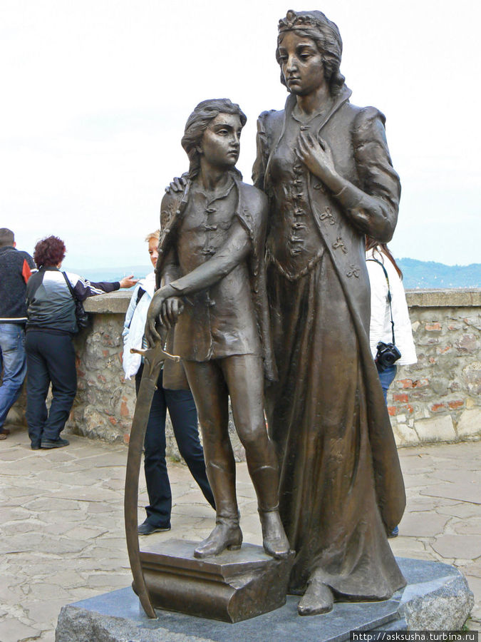 Памятник Илоне Зрини и ее сыну Ференцу Ракоци. Мукачево, Украина