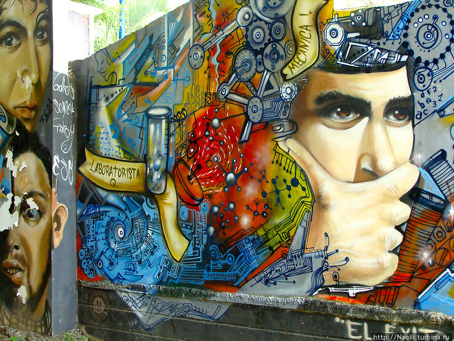 На стенах школы тематические рисунки Акаюкан, Мексика