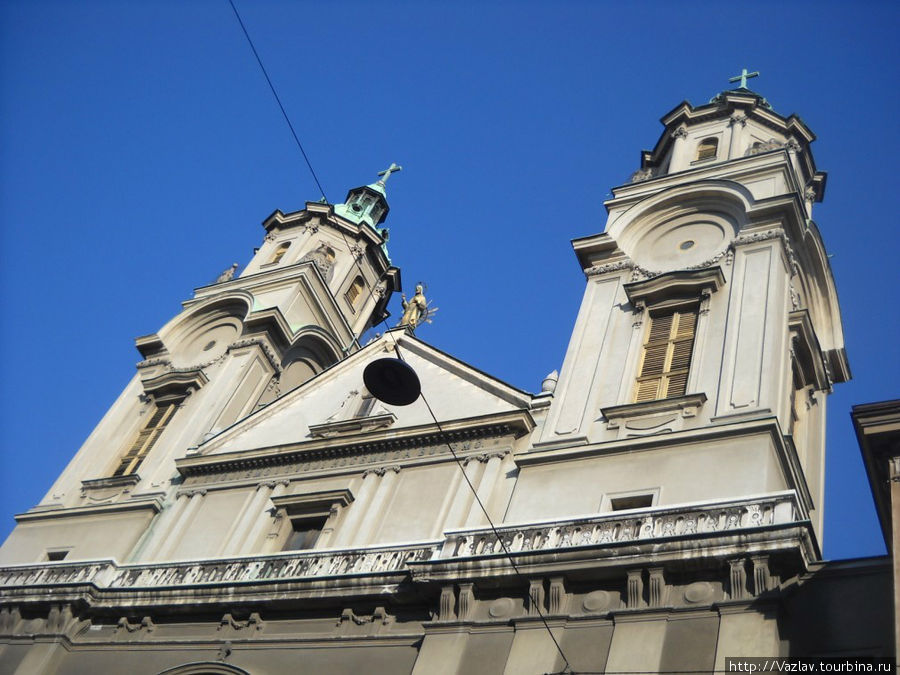 Симметричные колокольни базилики