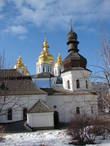 Трапезная церковь Иоанна Богослова  на фоне собора