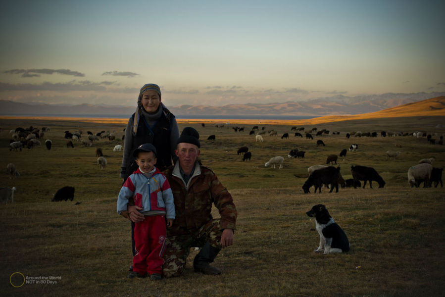 Семья. Озеро Сон-Куль, Киргизия