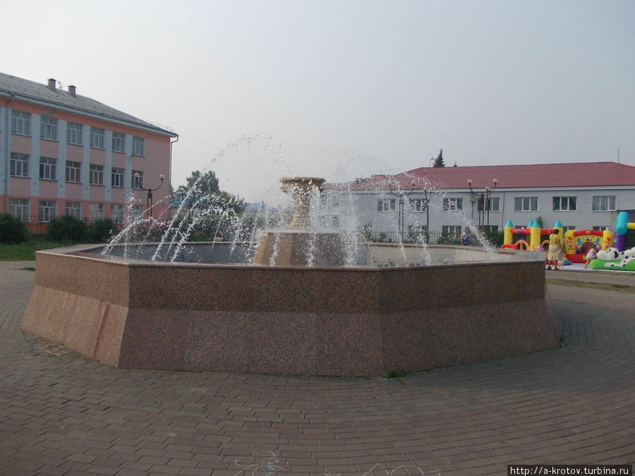 в центре городка Яя, Россия