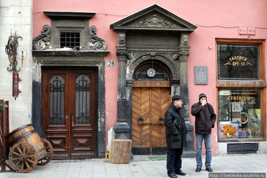 Средневековые дома на центральной площади Львов, Украина