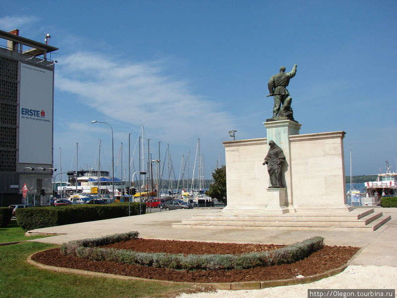 Памятник у моря Пула, Хорватия