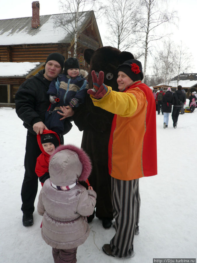 Празднование масленицы в русской деревне Шуваловка-2012 Санкт-Петербург, Россия
