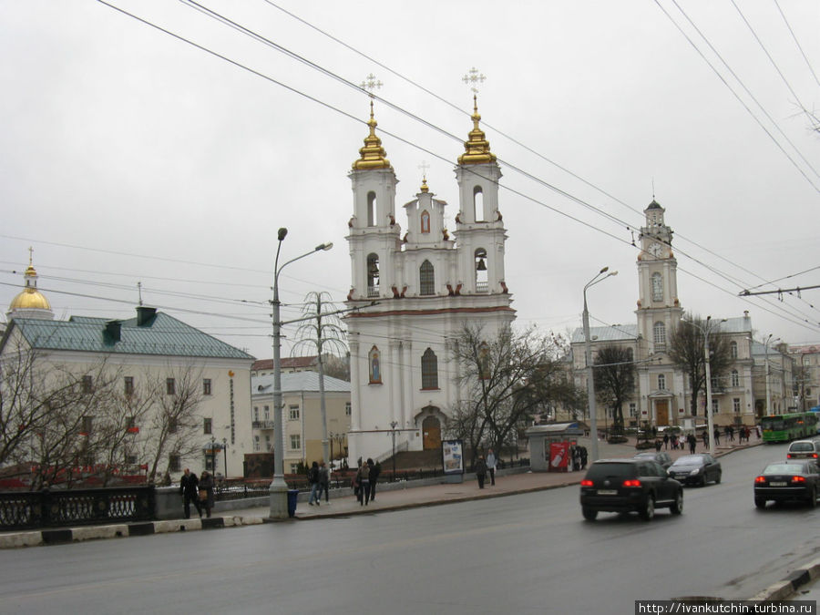 Воскресенская церковь и ратуша находятся на месте бывшей рыночной площади Витебск, Беларусь