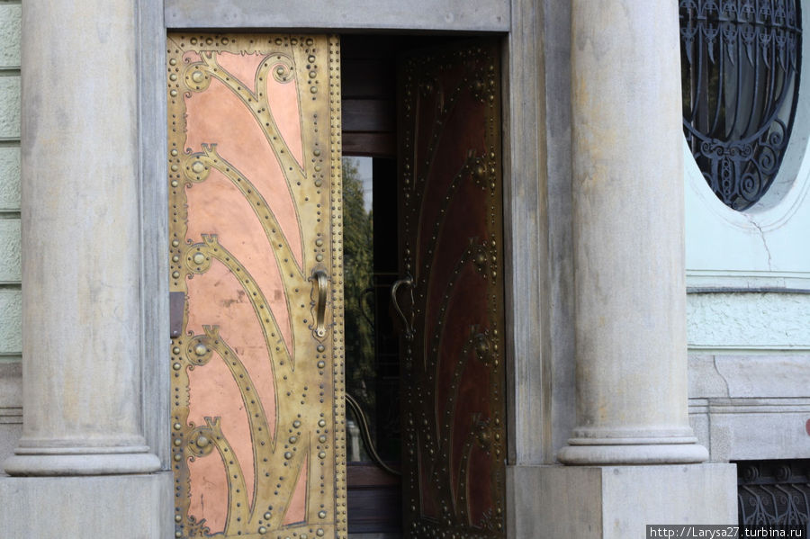 Двери Института Гёте Прага, Чехия