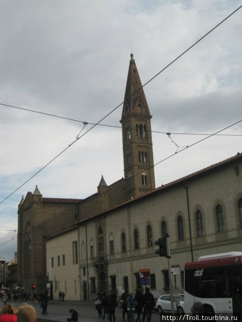 Вот и сама церковь, визави с вокзалом, носящим то же имя Флоренция, Италия