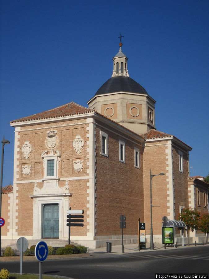 Внешний вид церкви Аранхуэс, Испания