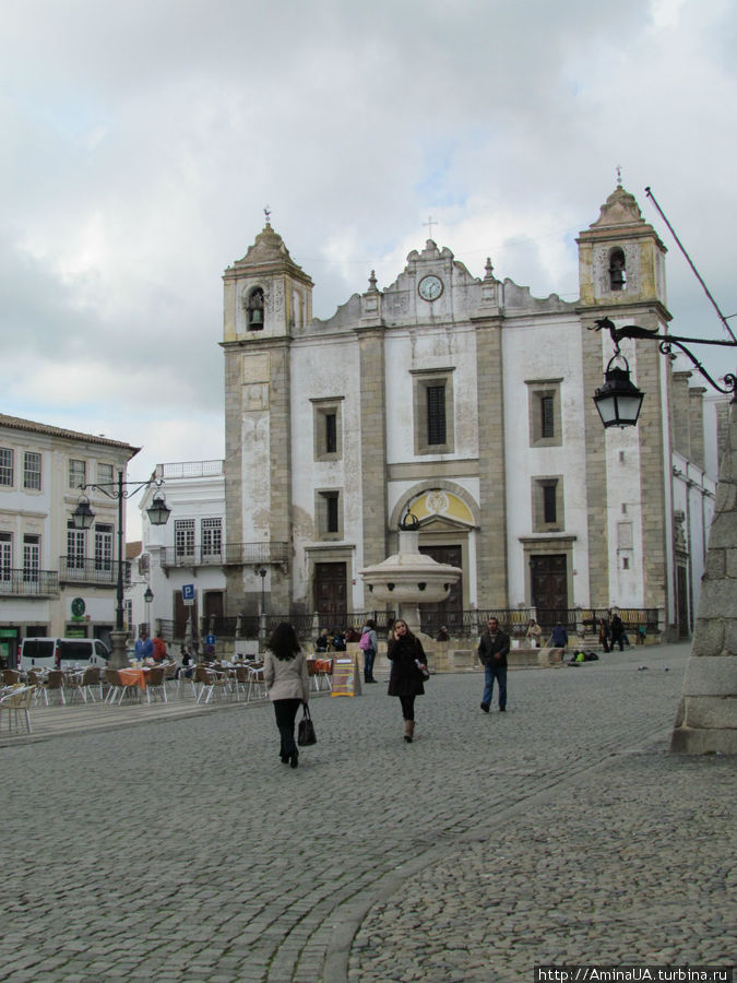церковь Сао Антониу (XVI века) Эвора, Португалия