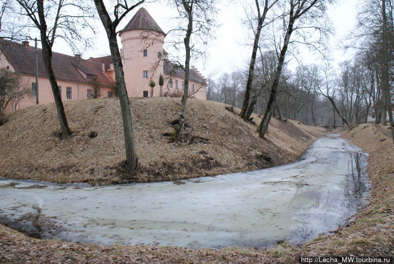 Замок в Эдоле Вентспилс, Латвия