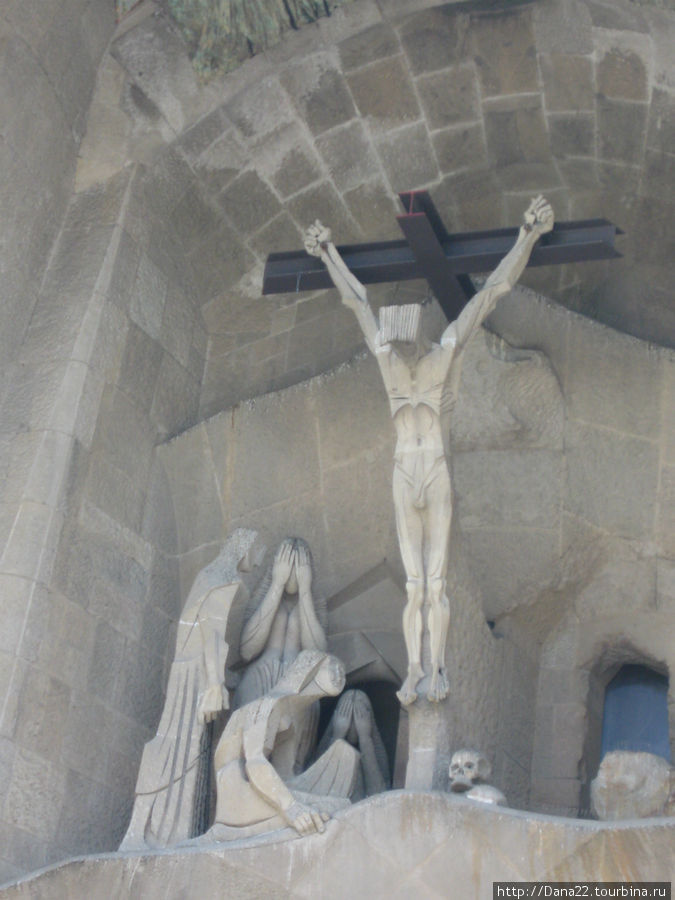 Я не люблю насилья и бессилья, вот только жаль распятого Христа (с) Барселона, Испания