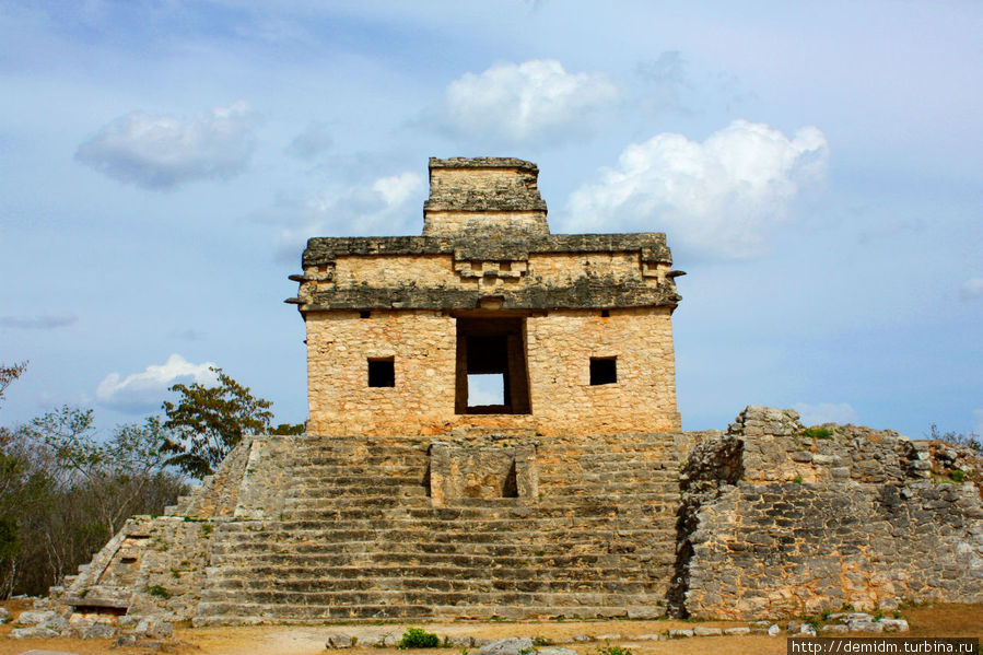 Храм семи кукол. Цибильчальтун, Мексика