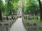 Мемориальное кладбище в центре города