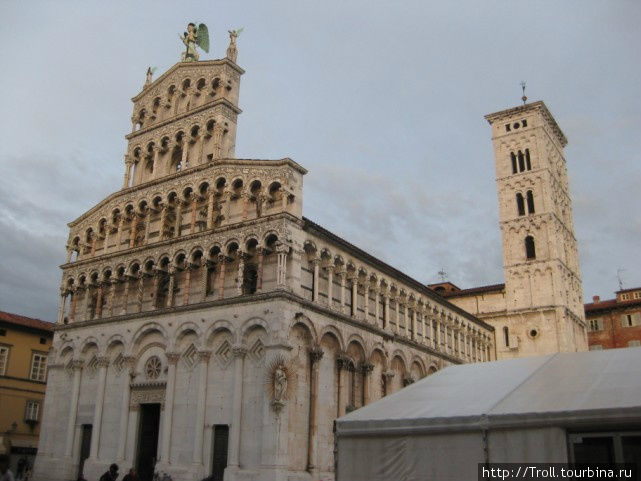 Великий и знаменитый собор в Лукке Лукка, Италия