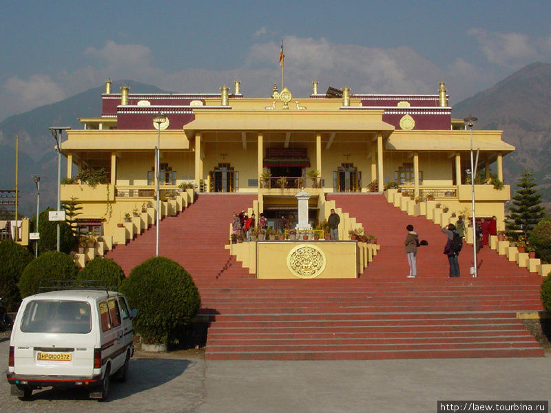 Гьюто, монастырь Кармапы Дхарамсала, Индия