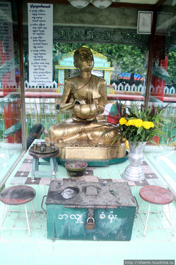 Монастырь со священным прудом Янгон, Мьянма