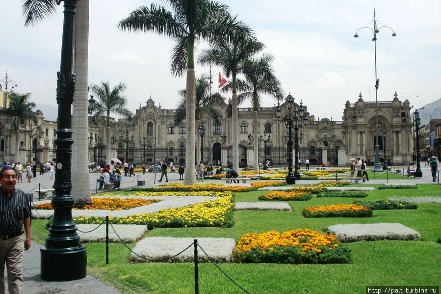 Северная часть Пласа-Майор — Дворец Правительства Лима, Перу