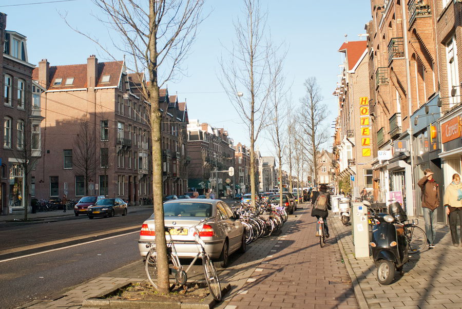 В Амстердаме иногда бывают безоблачные дни даже зимой. Амстердам, Нидерланды