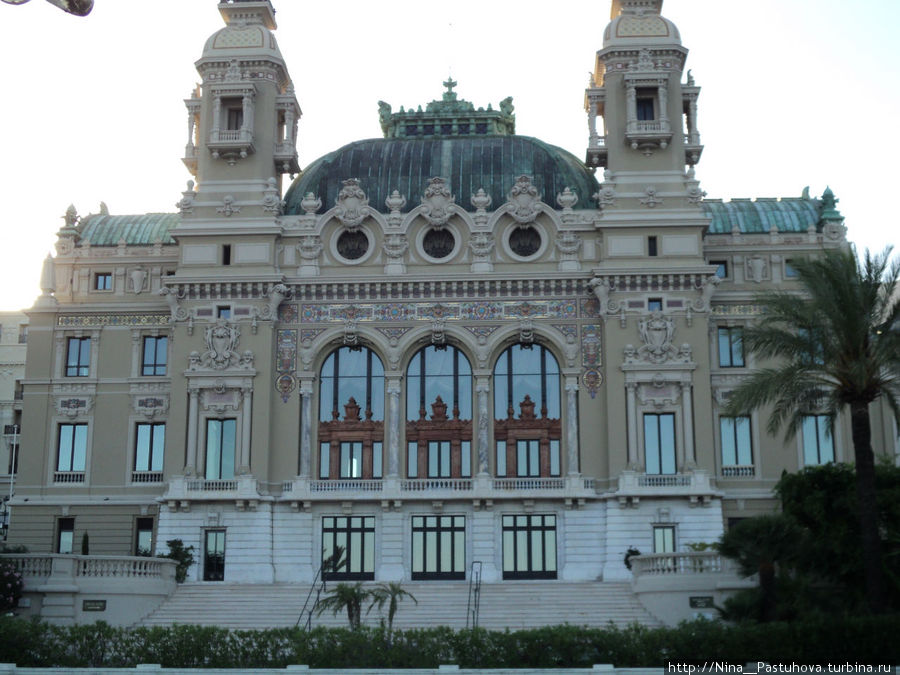 Дворец в котором расположено Казино. Монте-Карло, Монако