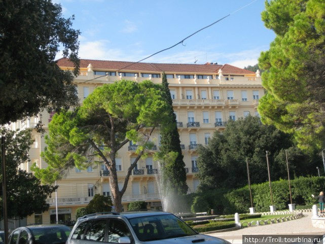 Еще одна из роскошных и гигантских гостиниц Опатии Опатия, Хорватия