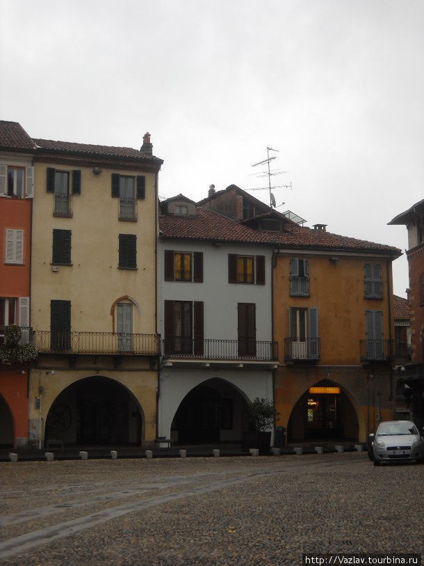 Пасмурный денёк портит картинку Верчелли, Италия
