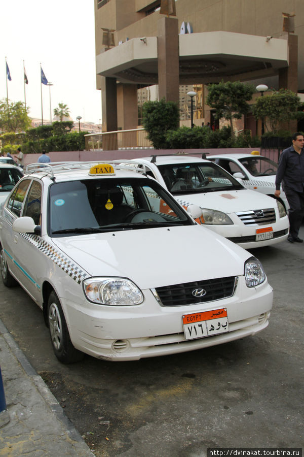 Только белое такси с счетчиком Каир, Египет