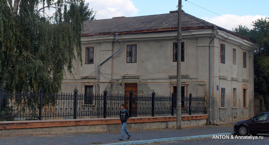 Монастырь шариток — теперь дом сестер милосердия. Луцк, Украина