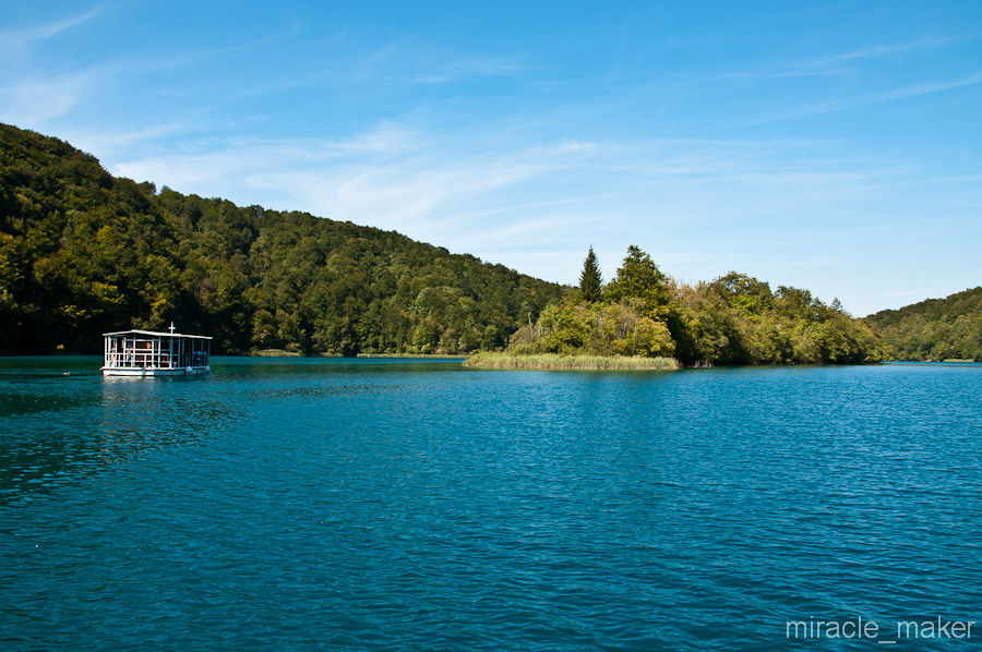 Плитвицкие озера – национальный парк, расположенный в центральной части Хорватии на границе с Боснией и Герцеговиной. Это уникальное природное сочетание озер, гор, водопадов и густых лесов занимает почти тридцать тысяч гектаров территории. Национальный парк Плитвицкие озёра, Хорватия