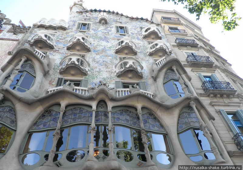 Каса (Дом) Батльо Барселона, Испания