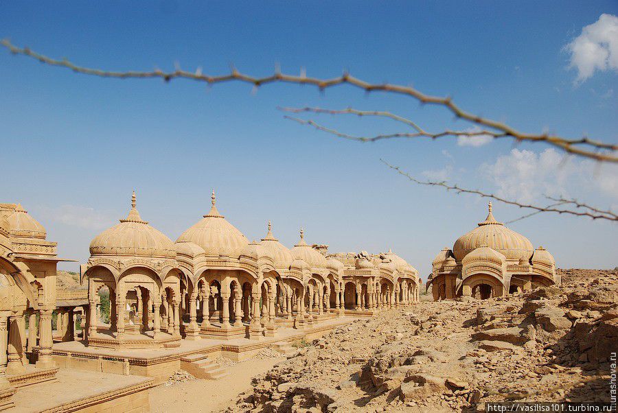 Золотая крепость Джайсалмера и кенотафы Джайсалмер, Индия