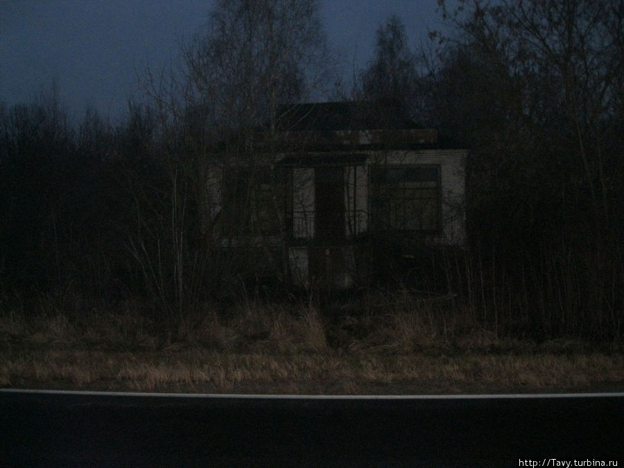Заброшенный магазин возле трассы Чернобыль, Украина