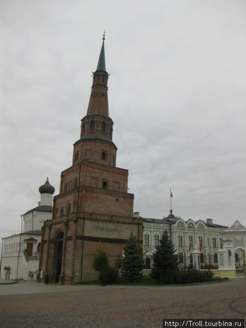 Знаменитая падающая башня Сююмбике Казань, Россия